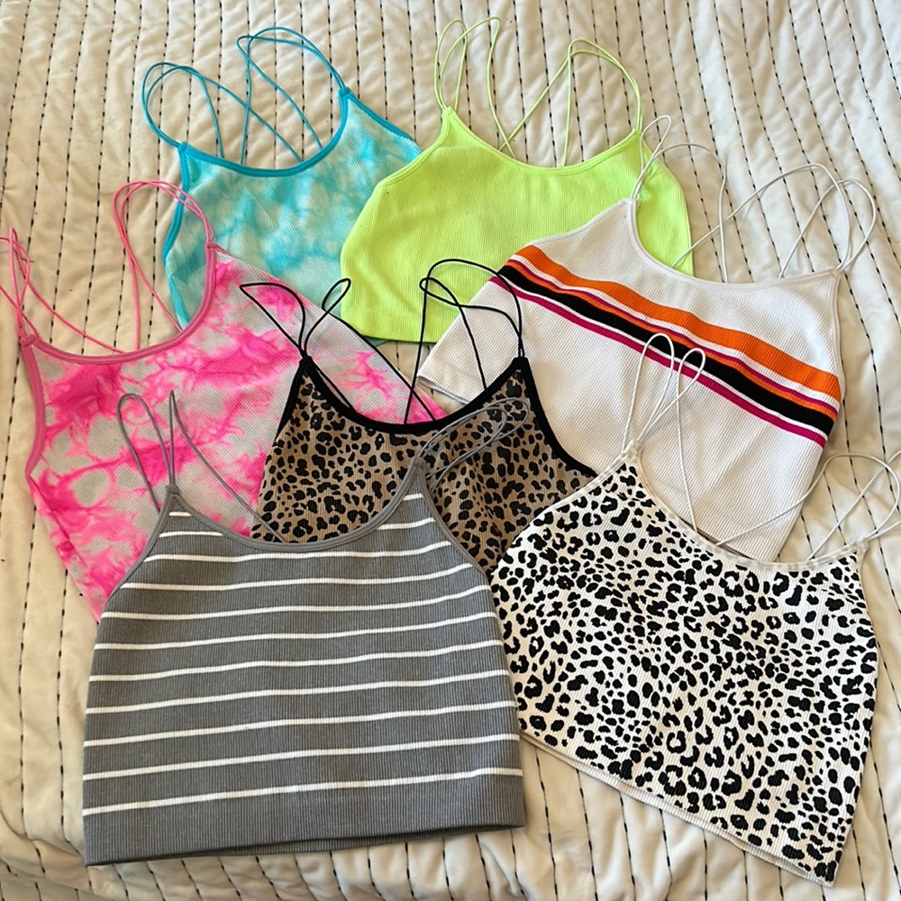 7 Cropped Tanks
